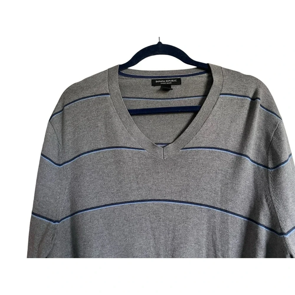 Heritage Preppy Office Vtg. Banana Republic Cashmere Blend V Neck Sweater Size L